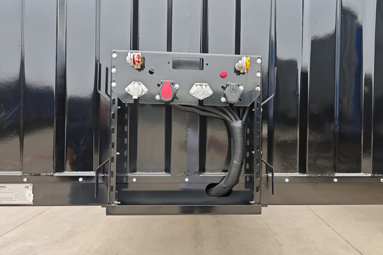 TITAN Curtainsider Trailer for Sale in Tanzania - Curtainsider semi-trailer: picture 5 TITAN Curtainsider Trailer for Sale in Tanzania - Curtainsider semi-trailer: picture 5