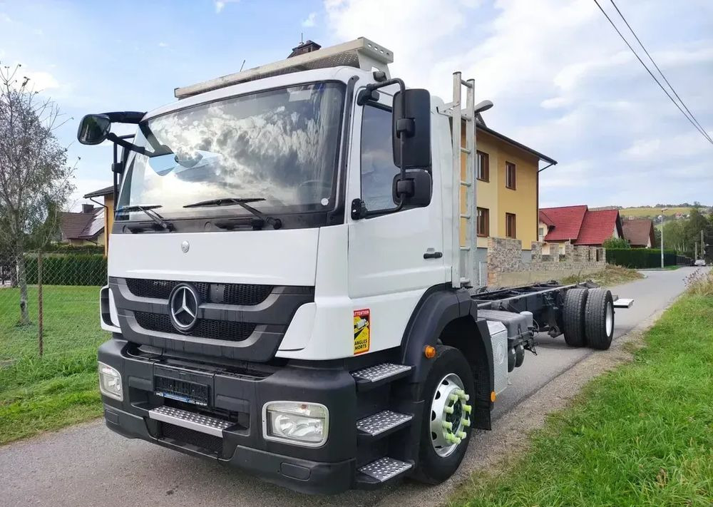 Mercedes-Benz AXOR 1829 rama do zabudowy blokada mostu - Cab chassis truck: picture 1 Mercedes-Benz AXOR 1829 rama do zabudowy blokada mostu - Cab chassis truck: picture 1