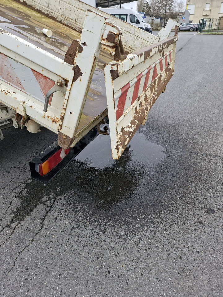 Renault Mascott  3.5T- (Disponible à compter du 24/11/2025) 3 places avec benne basculante hydraulique. BEG. Vendu sans CT. Véhicule roulant. Entretien régulier. Arrêté début 2025 pour souci passage d - Tipper van: picture 3 Renault Mascott  3.5T- (Disponible à compter du 24/11/2025) 3 places avec benne basculante hydraulique. BEG. Vendu sans CT. Véhicule roulant. Entretien régulier. Arrêté début 2025 pour souci passage d - Tipper van: picture 3