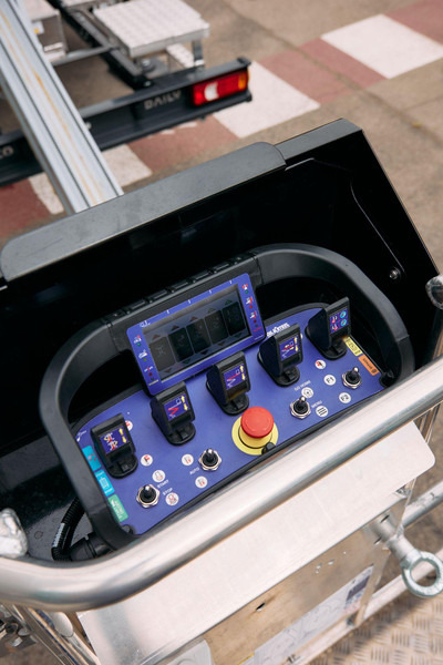 Oil & Steel Snake 26 Sobre IVECO 35S14 Distancia entre ejes 4100 mm - Truck mounted aerial platform: picture 4 Oil & Steel Snake 26 Sobre IVECO 35S14 Distancia entre ejes 4100 mm - Truck mounted aerial platform: picture 4