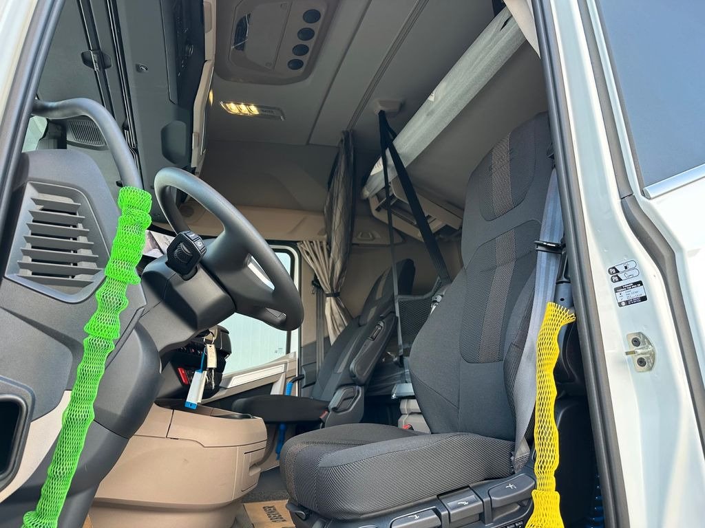 DAF XG 530 Retarder Standklima 3 Jahre Garantie DAF XG 530 Retarder Standklima 3 Jahre Garantie - Tractor unit: picture 5 DAF XG 530 Retarder Standklima 3 Jahre Garantie DAF XG 530 Retarder Standklima 3 Jahre Garantie - Tractor unit: picture 5