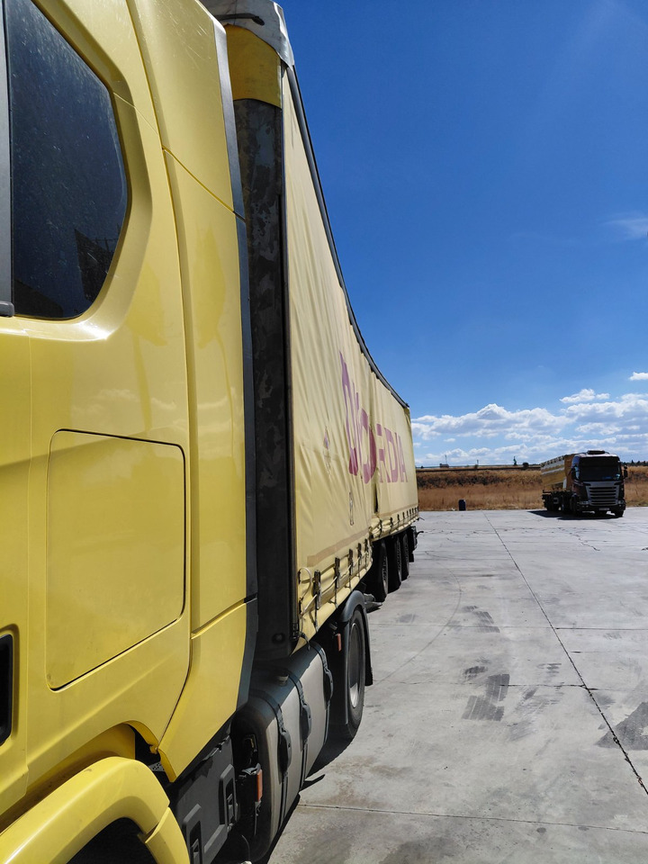 SCHMITZ SCB S3 - located in Spain - Curtainsider semi-trailer: picture 5 SCHMITZ SCB S3 - located in Spain - Curtainsider semi-trailer: picture 5