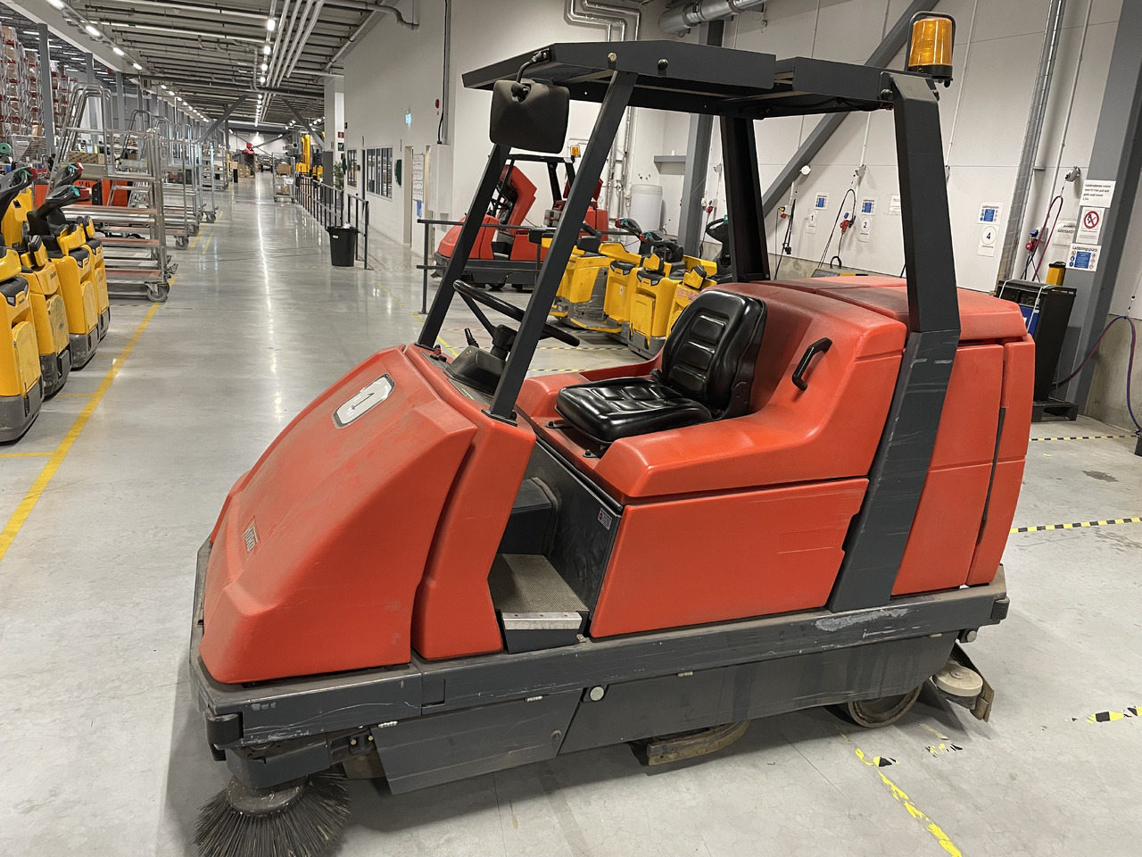 Hako Hakomatic B 1100 - Industrial sweeper: picture 2 Hako Hakomatic B 1100 - Industrial sweeper: picture 2