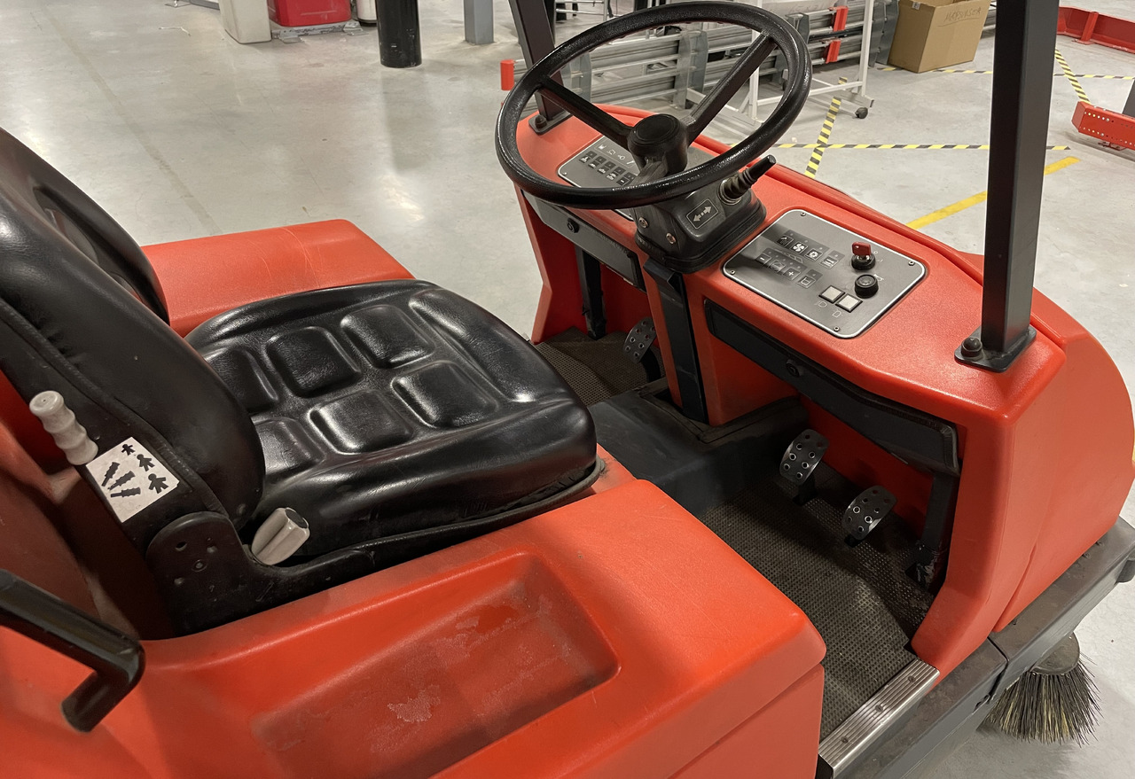 Hako Hakomatic B 1100 - Industrial sweeper: picture 3 Hako Hakomatic B 1100 - Industrial sweeper: picture 3