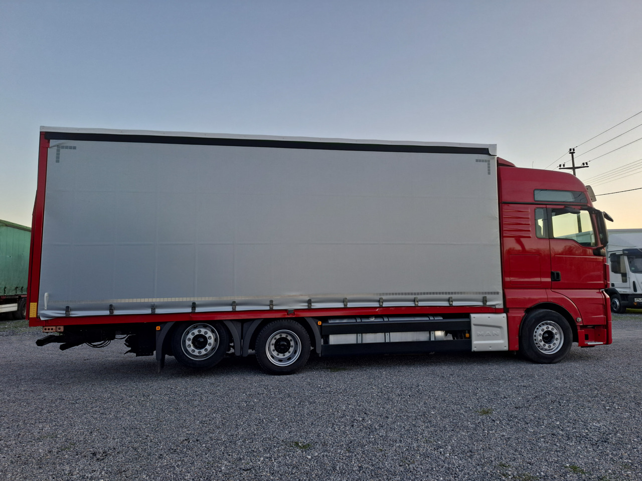 MAN TGX 26.440 E6 - Curtainsider truck: picture 4 MAN TGX 26.440 E6 - Curtainsider truck: picture 4