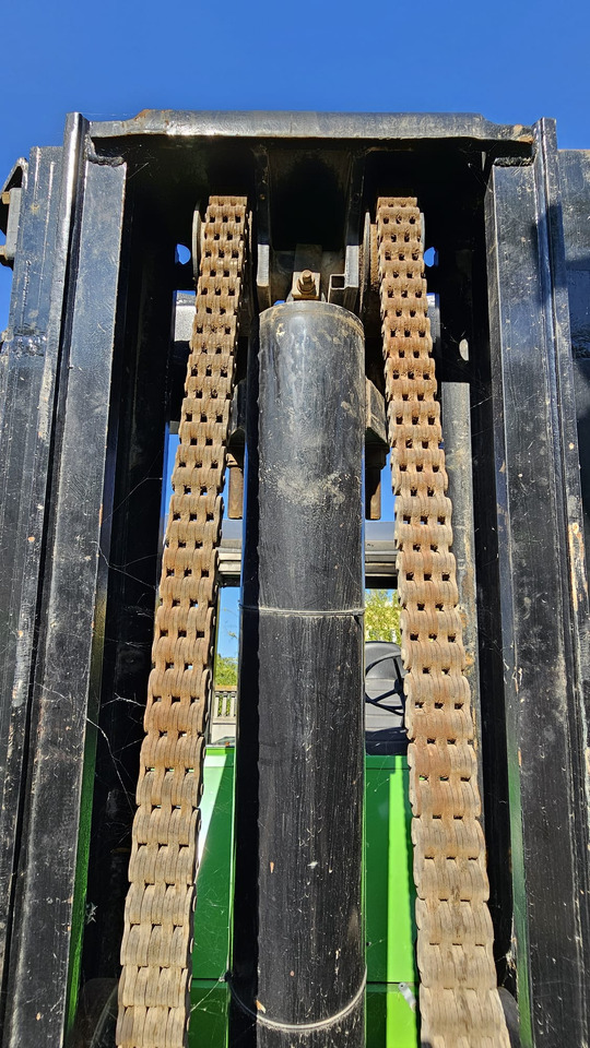 CATERPILLAR V330B - Rough terrain forklift: picture 3 CATERPILLAR V330B - Rough terrain forklift: picture 3