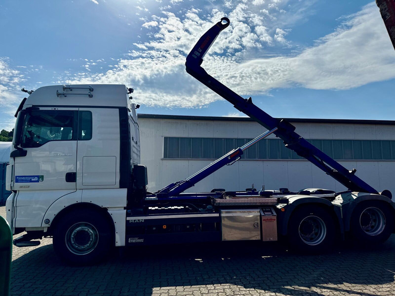 MAN TGX 26.580 BL 6x2 Zwillingbereifte Liftachse Abroller Hiab Funk- - Hook lift truck: picture 5 MAN TGX 26.580 BL 6x2 Zwillingbereifte Liftachse Abroller Hiab Funk- - Hook lift truck: picture 5