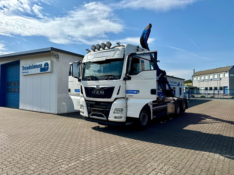 MAN TGX 26.580 BL 6x2 Zwillingbereifte Liftachse Abroller Hiab Funk- - Hook lift truck: picture 3 MAN TGX 26.580 BL 6x2 Zwillingbereifte Liftachse Abroller Hiab Funk- - Hook lift truck: picture 3