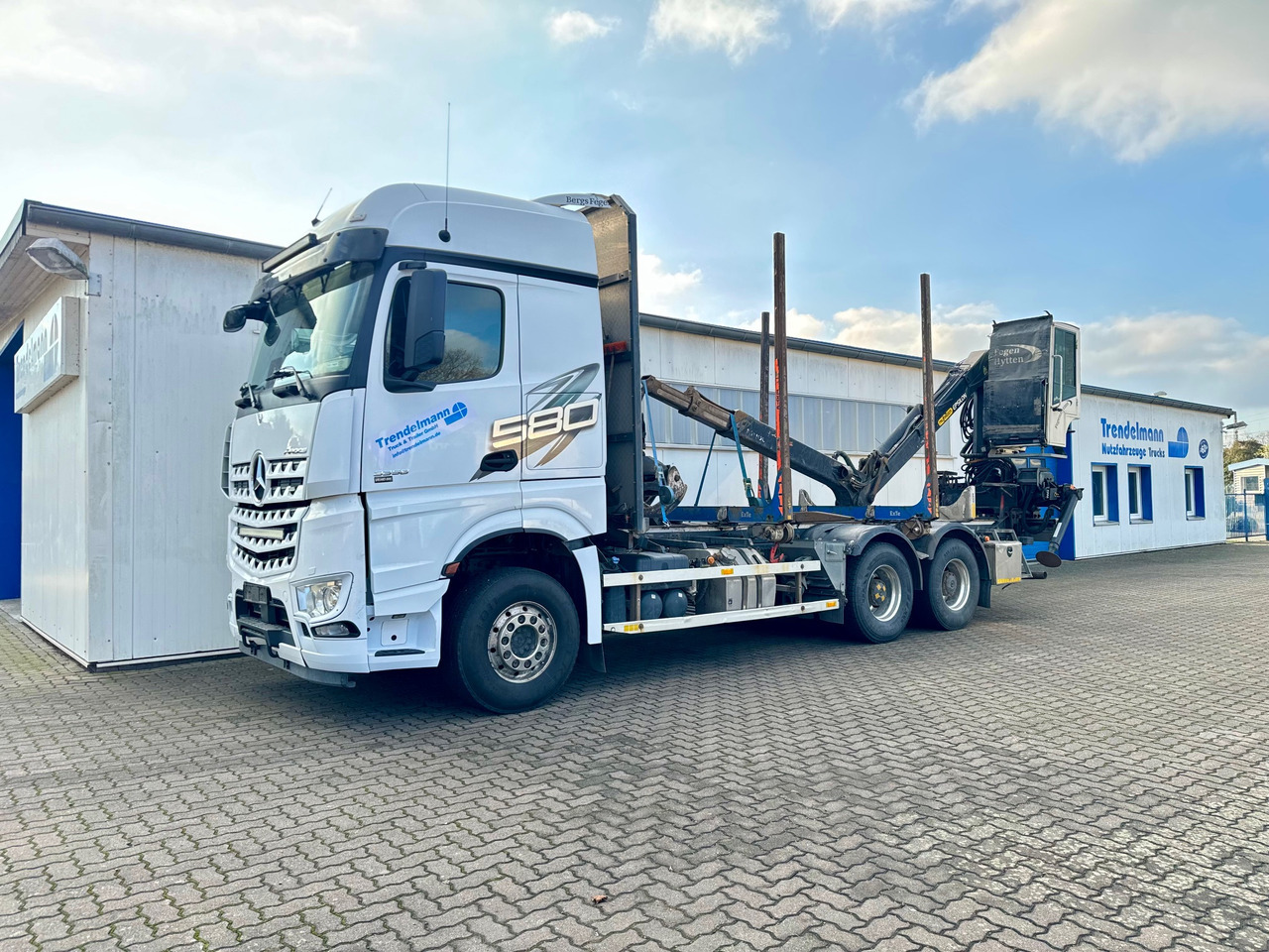 Mercedes Arocs 3358 L 6x4 Radstand 4500 Arocs 3358 L 6x4 Blatt-Luft Gefedert - Log truck: picture 1 Mercedes Arocs 3358 L 6x4 Radstand 4500 Arocs 3358 L 6x4 Blatt-Luft Gefedert - Log truck: picture 1