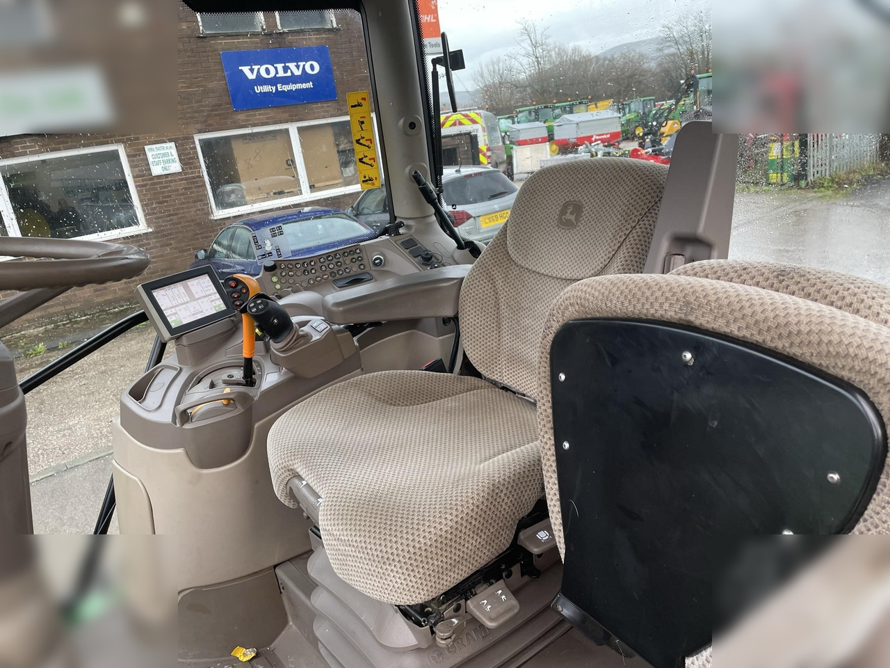 Farm tractor 2017 JOHN DEERE 6130R: picture 9 Farm tractor 2017 JOHN DEERE 6130R: picture 9