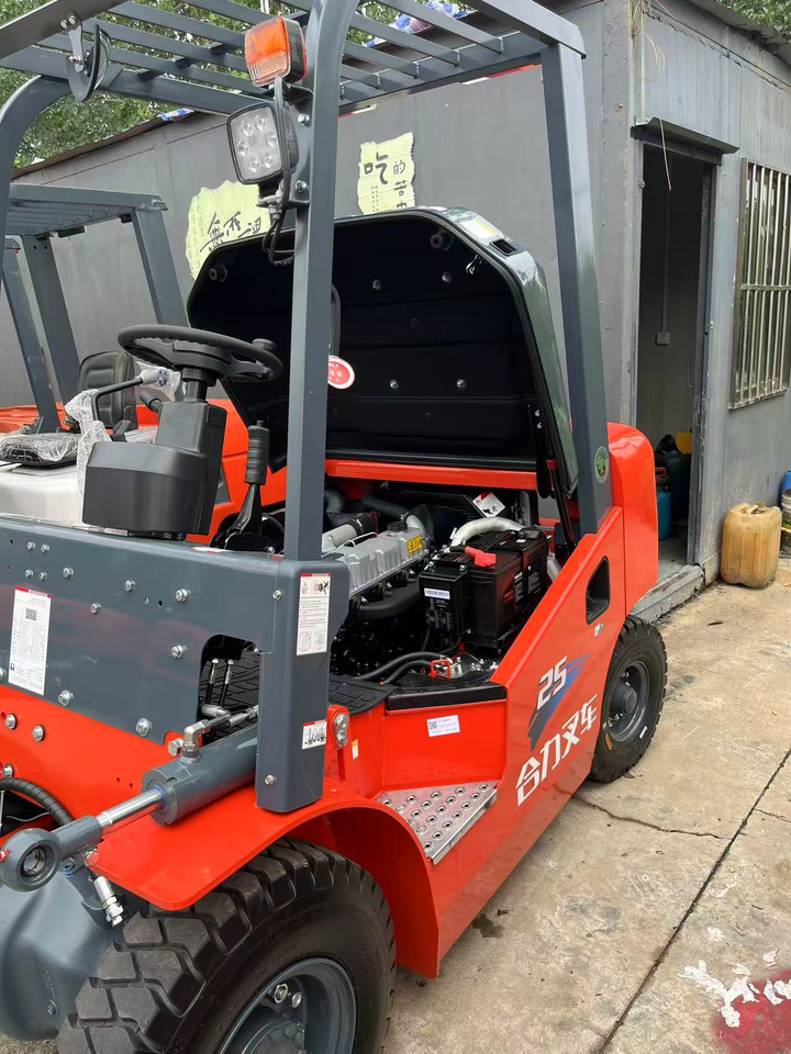 Heli brand new 2.5T diesel forklift famous China brand (Clamp available) - Diesel forklift: picture 1 Heli brand new 2.5T diesel forklift famous China brand (Clamp available) - Diesel forklift: picture 1