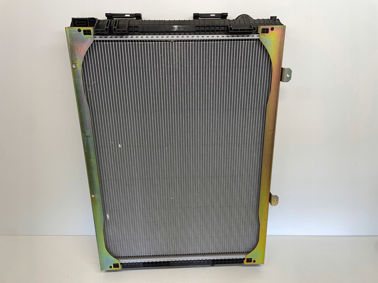 CHŁODNICA WODY MAN F2000 F 90 F 2000 F90 81061016437 - Coolant pump for Truck: picture 4 CHŁODNICA WODY MAN F2000 F 90 F 2000 F90 81061016437 - Coolant pump for Truck: picture 4