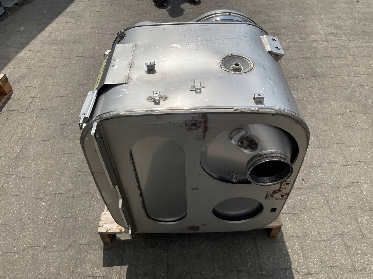 KATALIZATOR MAN TGX TGS EURO 6 DPF TŁUMIK WYDECH 81151036101 - Catalytic converter for Truck: picture 5 KATALIZATOR MAN TGX TGS EURO 6 DPF TŁUMIK WYDECH 81151036101 - Catalytic converter for Truck: picture 5