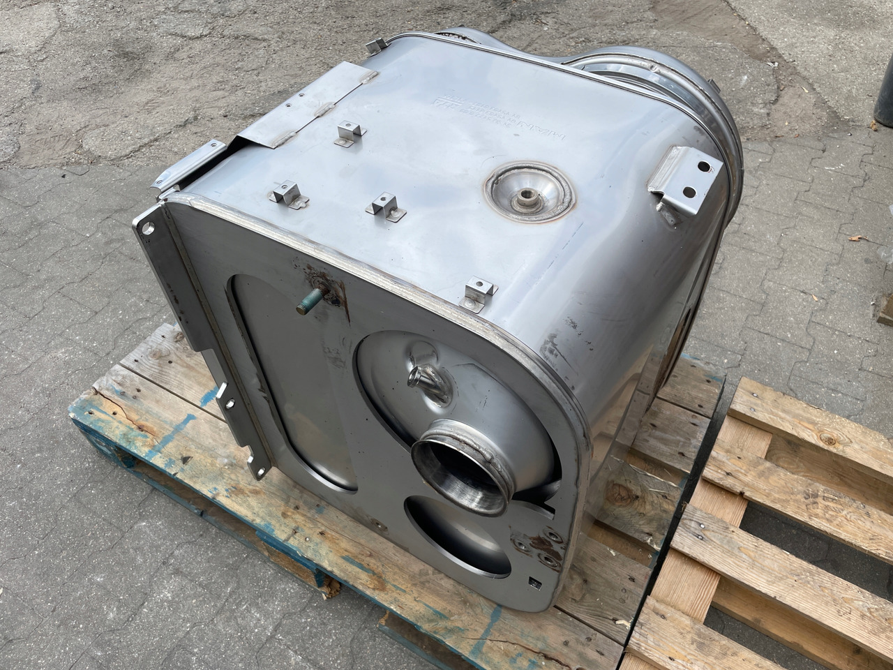 KATALIZATOR MAN TGX TGS EURO 6 DPF TŁUMIK WYDECH 81151036115 - Catalytic converter for Truck: picture 4 KATALIZATOR MAN TGX TGS EURO 6 DPF TŁUMIK WYDECH 81151036115 - Catalytic converter for Truck: picture 4