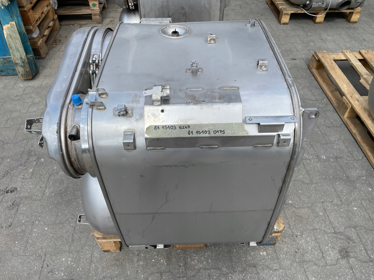 KATALIZATOR MAN TGX TGS EURO 6 DPF TŁUMIK WYDECH 81151036247 - Catalytic converter: picture 1 KATALIZATOR MAN TGX TGS EURO 6 DPF TŁUMIK WYDECH 81151036247 - Catalytic converter: picture 1