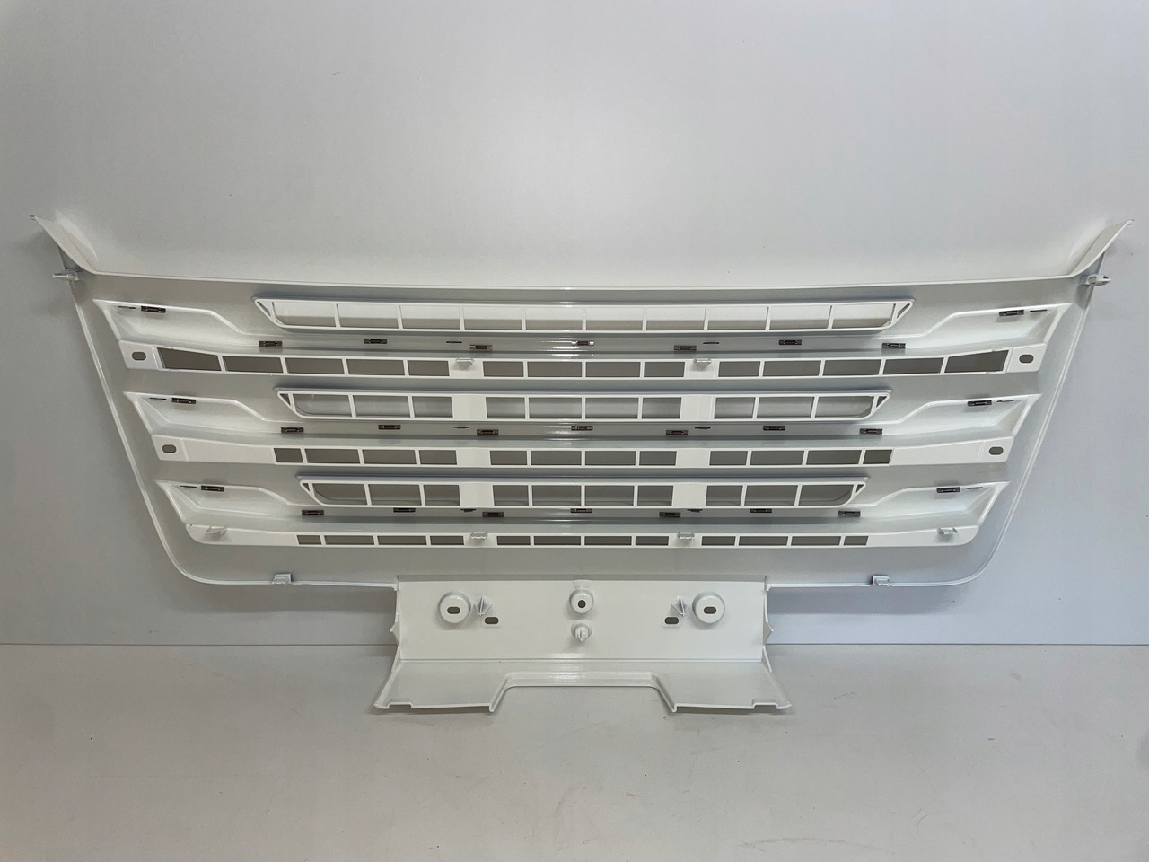 ŚRODKOWY GRILL CHROM ZDERZAKA MAN TGX TG3 TGX 3 ATRAPA 81416146084 - Grill for Truck: picture 4 ŚRODKOWY GRILL CHROM ZDERZAKA MAN TGX TG3 TGX 3 ATRAPA 81416146084 - Grill for Truck: picture 4