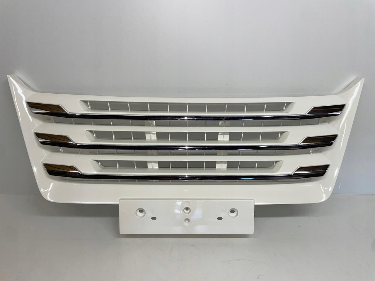 ŚRODKOWY GRILL CHROM ZDERZAKA MAN TGX TG3 TGX 3 ATRAPA 81416146084 - Grill for Truck: picture 1 ŚRODKOWY GRILL CHROM ZDERZAKA MAN TGX TG3 TGX 3 ATRAPA 81416146084 - Grill for Truck: picture 1