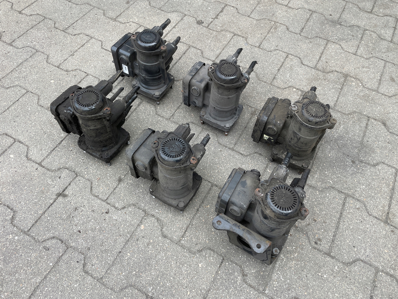 ZAWÓR EUROPA MODULATOR EBS MAN TGA TGS TGX 81523016213 - Brake valve for Truck: picture 5 ZAWÓR EUROPA MODULATOR EBS MAN TGA TGS TGX 81523016213 - Brake valve for Truck: picture 5