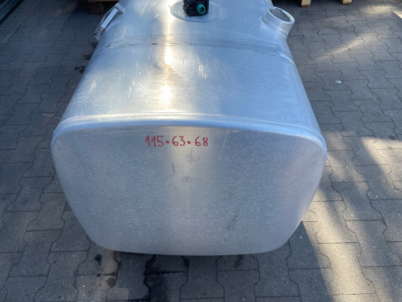 ZBIORNIK PALIWA 430L DAF XF 1949909 - Fuel tank for Truck: picture 3 ZBIORNIK PALIWA 430L DAF XF 1949909 - Fuel tank for Truck: picture 3