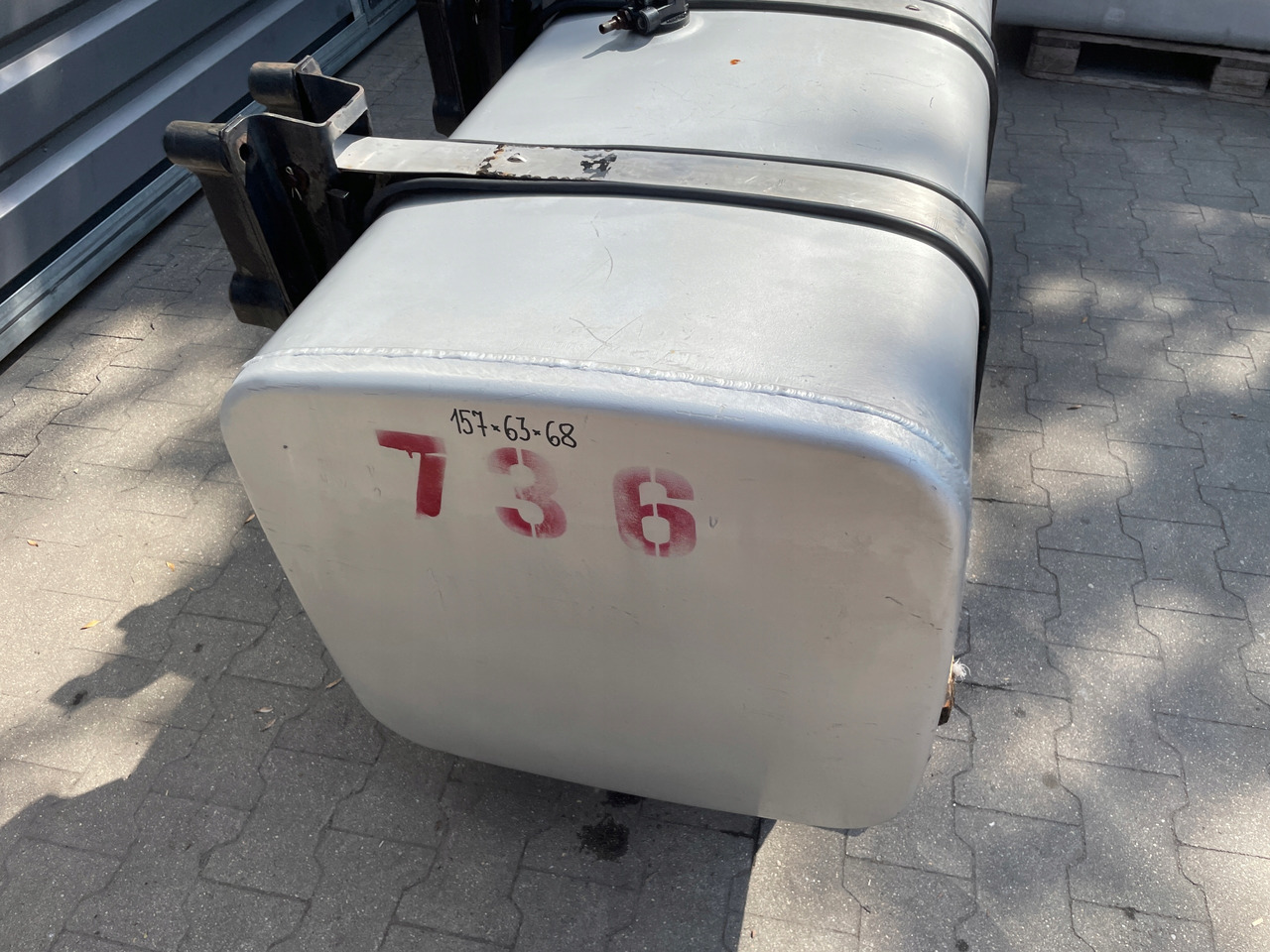 ZBIORNIK PALIWA MAN F 2000, F90 TGA TGX TGS 600 , 700 L - Fuel tank for Truck: picture 3 ZBIORNIK PALIWA MAN F 2000, F90 TGA TGX TGS 600 , 700 L - Fuel tank for Truck: picture 3