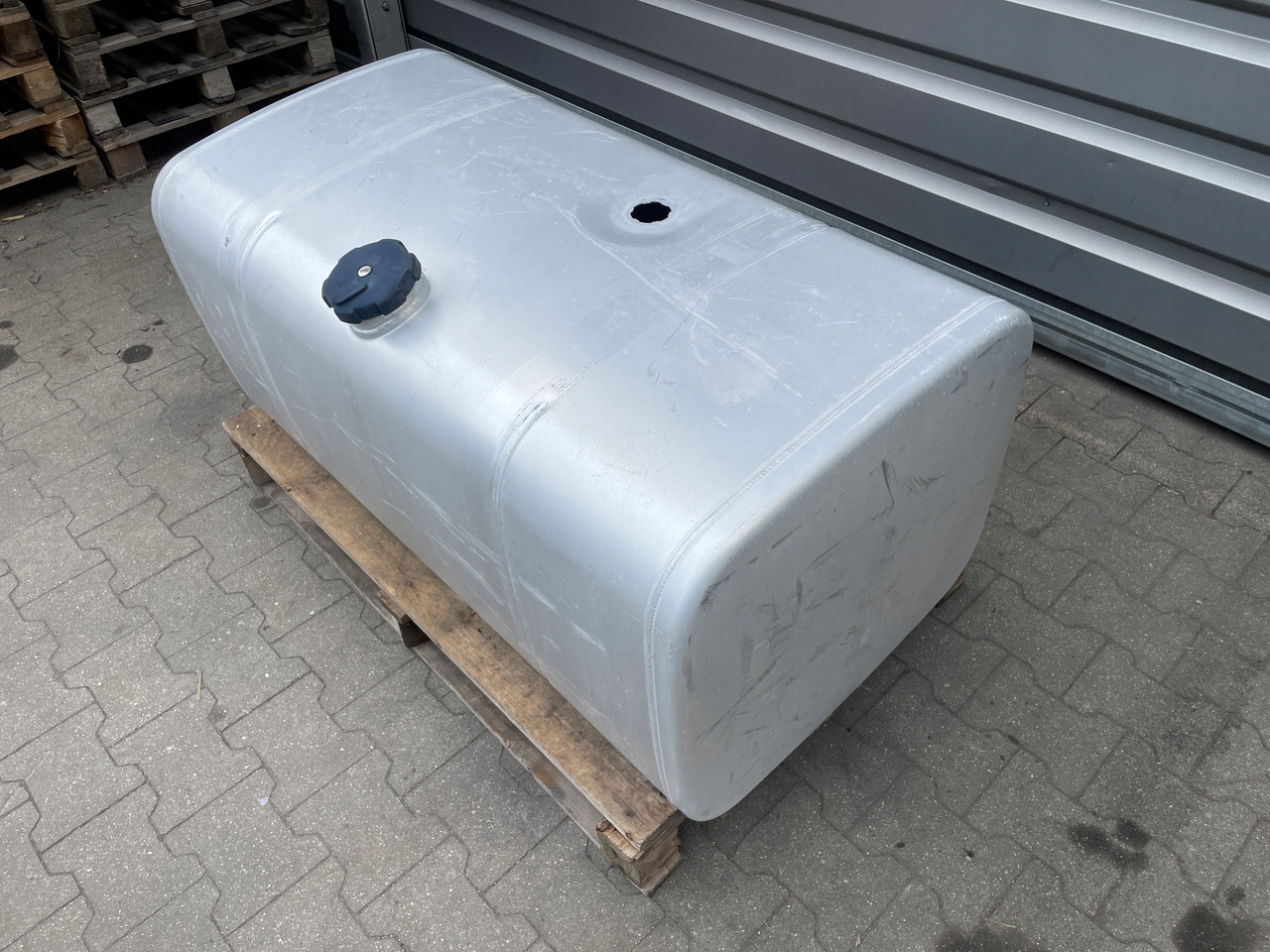 ZBIORNIK PALIWA MAN SCANIA DAF R 600 L IVECO - Fuel tank for Truck: picture 4 ZBIORNIK PALIWA MAN SCANIA DAF R 600 L IVECO - Fuel tank for Truck: picture 4