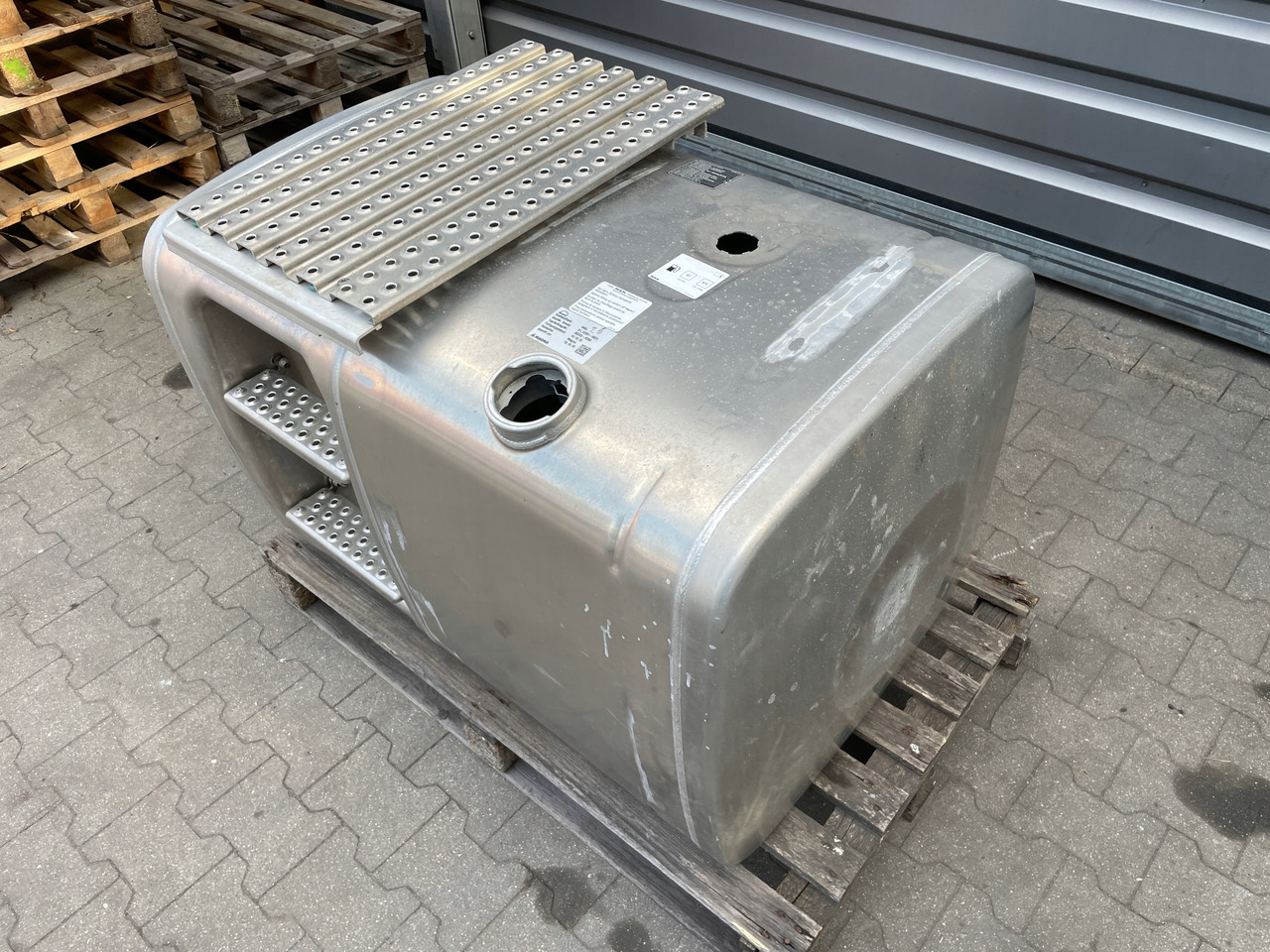 ZBIORNIK PALIWA MAN TGA TGX TGS 460 L 81122016831 - Fuel tank for Truck: picture 4 ZBIORNIK PALIWA MAN TGA TGX TGS 460 L 81122016831 - Fuel tank for Truck: picture 4