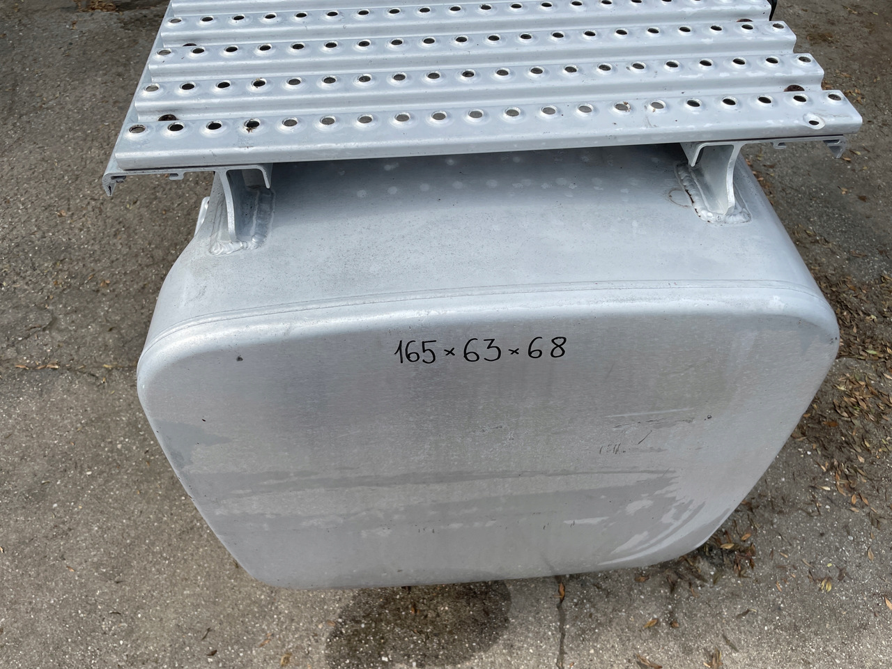 ZBIORNIK PALIWA MAN TGX TGS TGA 590 L 81122015663 - Fuel tank for Truck: picture 4 ZBIORNIK PALIWA MAN TGX TGS TGA 590 L 81122015663 - Fuel tank for Truck: picture 4