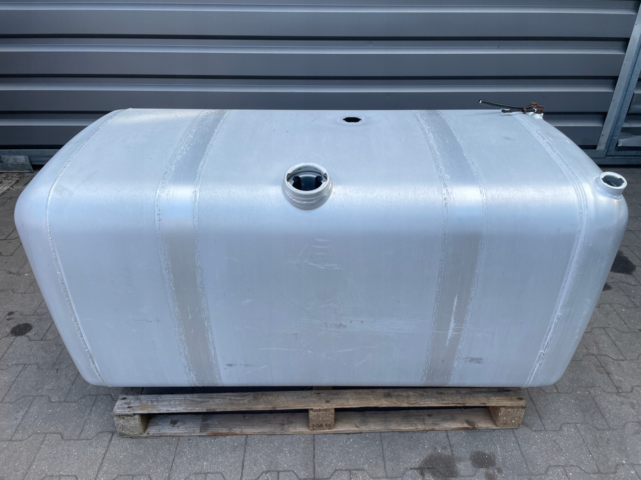 ZBIORNIK PALIWA MERCEDES ACTROS 595 L 40 A9344700601 - Fuel tank for Truck: picture 1 ZBIORNIK PALIWA MERCEDES ACTROS 595 L 40 A9344700601 - Fuel tank for Truck: picture 1