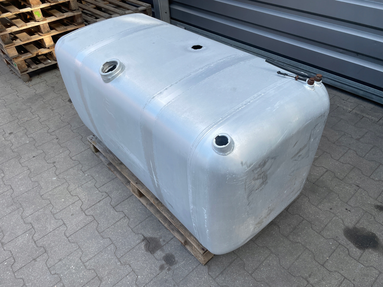 ZBIORNIK PALIWA MERCEDES ACTROS 595 L 40 A9344700601 - Fuel tank for Truck: picture 4 ZBIORNIK PALIWA MERCEDES ACTROS 595 L 40 A9344700601 - Fuel tank for Truck: picture 4