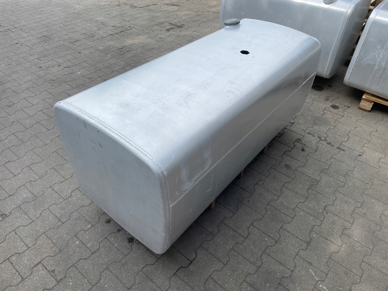 ZBIORNIK PALIWA VOLVO FH 12 FH12 20393553 - Fuel tank for Truck: picture 5 ZBIORNIK PALIWA VOLVO FH 12 FH12 20393553 - Fuel tank for Truck: picture 5