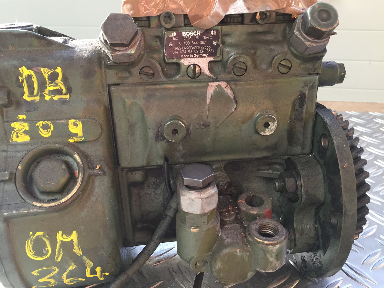 Gebrauchte Einspritzpumpe DB 209 Typ OM 364, Bosch - Nr. : 0 400 844 087 - Fuel pump for Truck: picture 2 Gebrauchte Einspritzpumpe DB 209 Typ OM 364, Bosch - Nr. : 0 400 844 087 - Fuel pump for Truck: picture 2