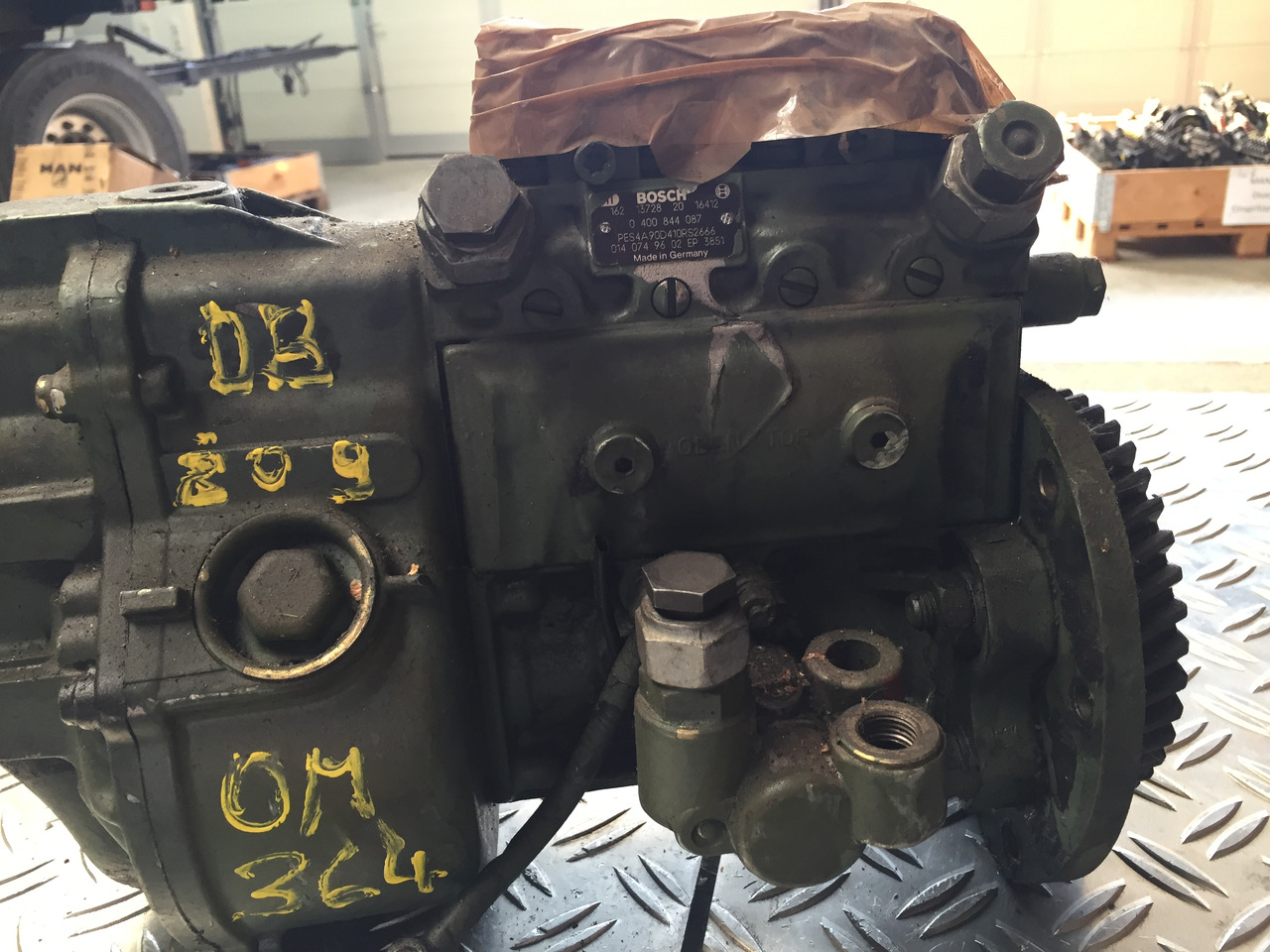 Gebrauchte Einspritzpumpe DB 209 Typ OM 364, Bosch - Nr. : 0 400 844 087 - Fuel pump for Truck: picture 1 Gebrauchte Einspritzpumpe DB 209 Typ OM 364, Bosch - Nr. : 0 400 844 087 - Fuel pump for Truck: picture 1