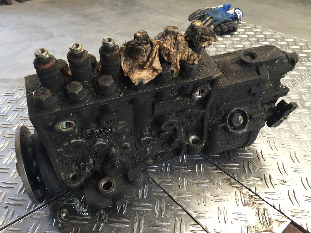 Gebrauchte Einspritzpumpe DB OM 441, Bosch - Nr. : 0 401 846 910 - Fuel pump for Truck: picture 1 Gebrauchte Einspritzpumpe DB OM 441, Bosch - Nr. : 0 401 846 910 - Fuel pump for Truck: picture 1