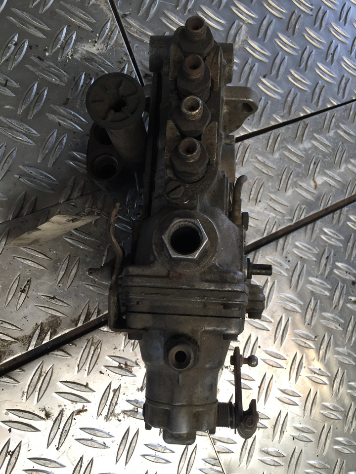 Gebrauchte Einspritzpumpe DB OM 616, Bosch - Nr. : 0 400 114 079 - Fuel pump for Truck: picture 5 Gebrauchte Einspritzpumpe DB OM 616, Bosch - Nr. : 0 400 114 079 - Fuel pump for Truck: picture 5