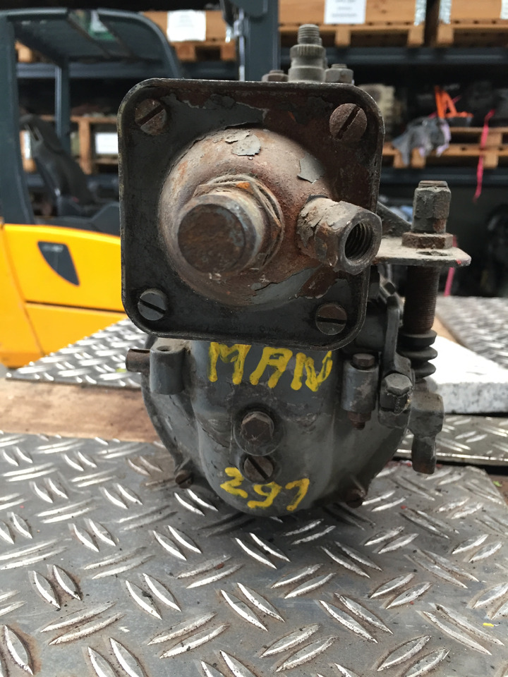 Gebrauchte Einspritzpumpe MAN 291, 6 Zylinder, Bosch - Nr. : PES 6P120 A720LS388 - Fuel pump for Truck: picture 1 Gebrauchte Einspritzpumpe MAN 291, 6 Zylinder, Bosch - Nr. : PES 6P120 A720LS388 - Fuel pump for Truck: picture 1