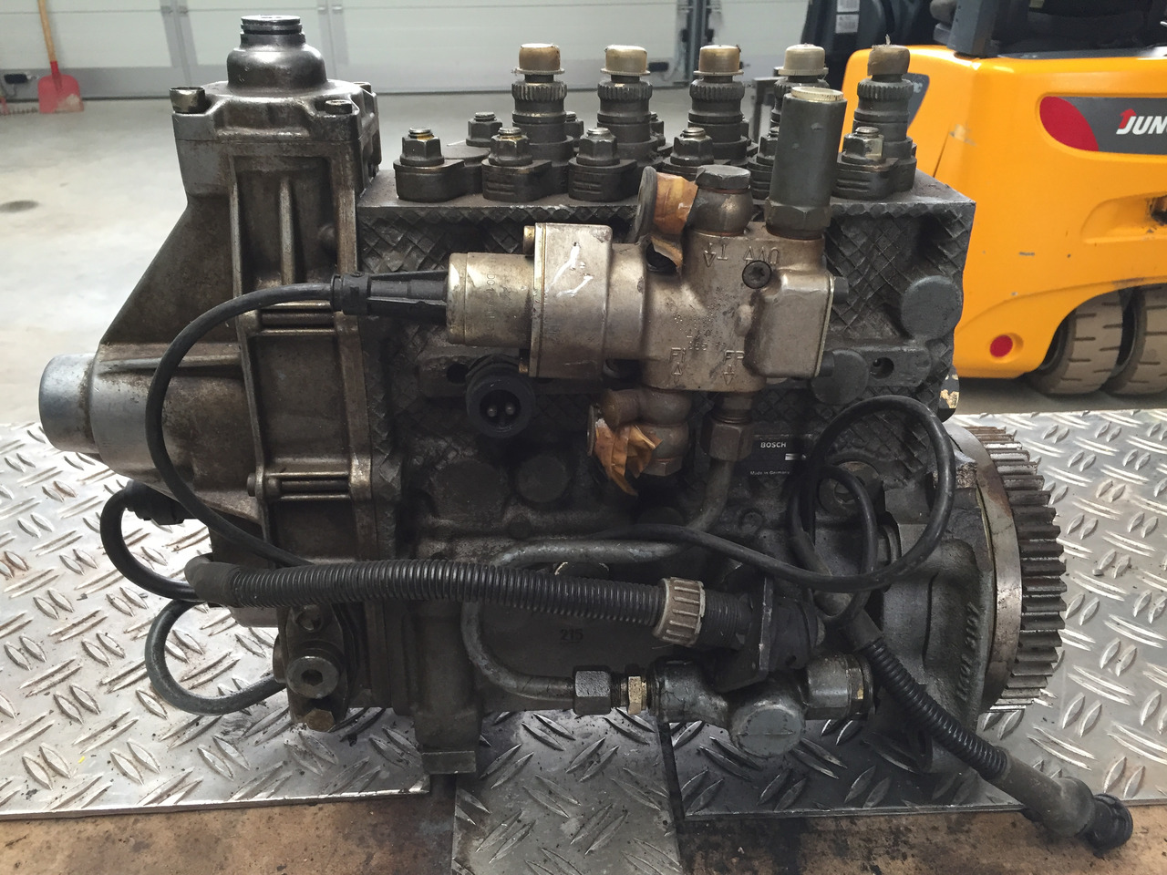 Gebrauchte Einspritzpumpe MAN, Bosch - Nr. : 0402 795 202, MAN 51.11103 - 7405 - Fuel pump for Truck: picture 3 Gebrauchte Einspritzpumpe MAN, Bosch - Nr. : 0402 795 202, MAN 51.11103 - 7405 - Fuel pump for Truck: picture 3