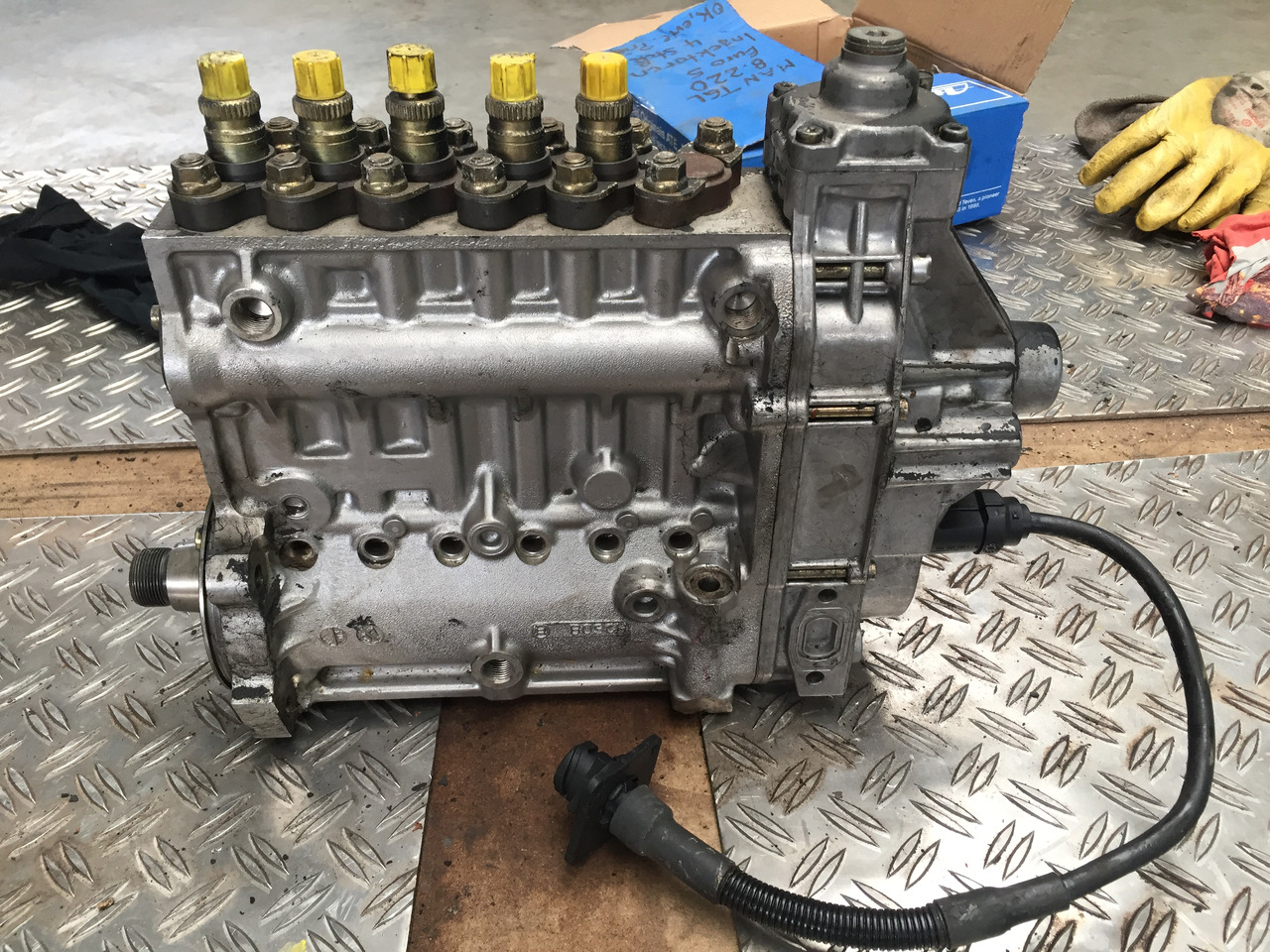 Gebrauchte Einspritzpumpe MAN TGA, 5 Zylinder, Bosch - Nr. : 0402 795 204, MAN 59.11103 - 7538 - Fuel pump for Truck: picture 1 Gebrauchte Einspritzpumpe MAN TGA, 5 Zylinder, Bosch - Nr. : 0402 795 204, MAN 59.11103 - 7538 - Fuel pump for Truck: picture 1