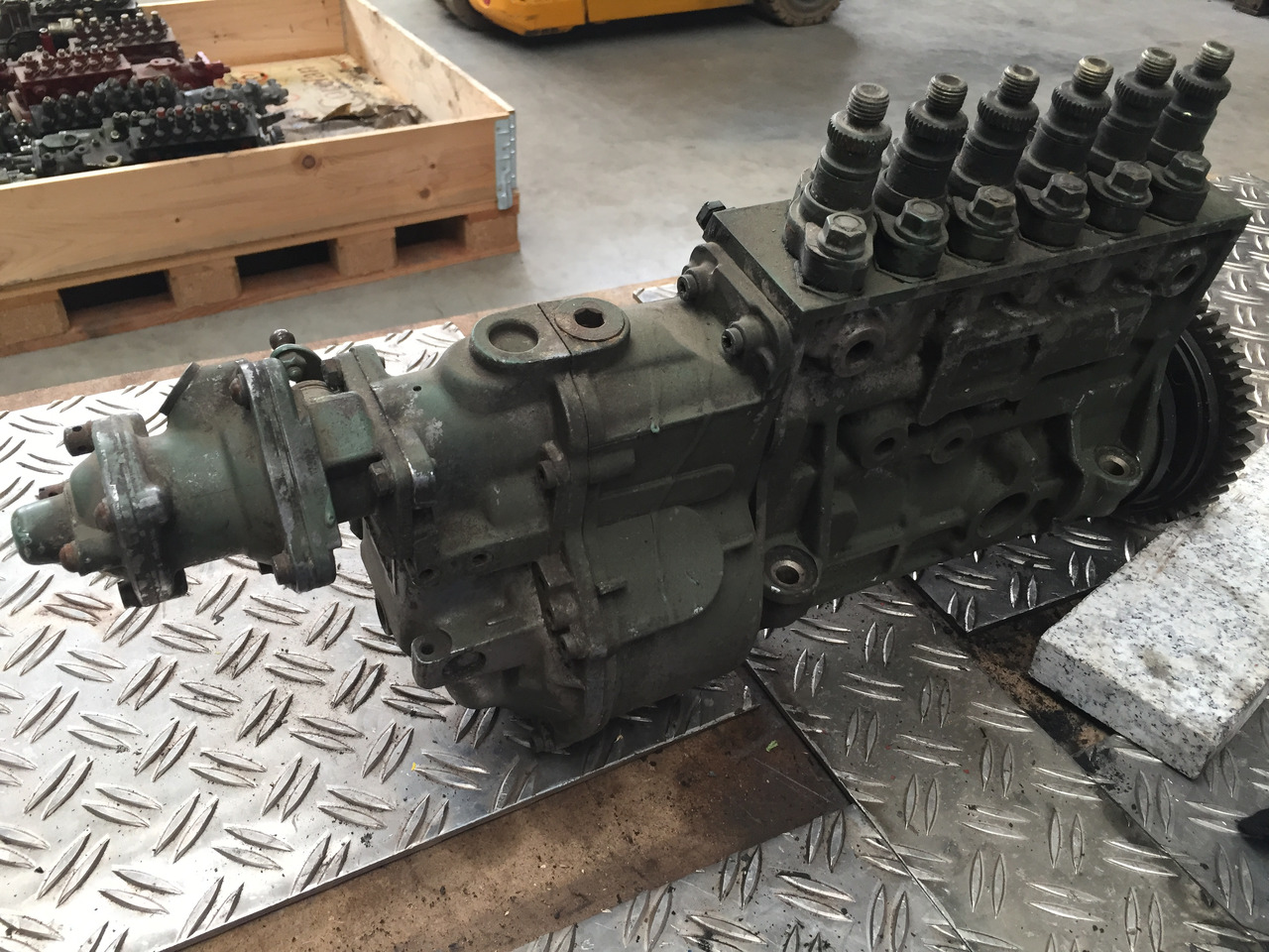 Gebrauchte Einspritzpumpe MB OM 441, Bosch - Nr. : 0402 646 917 - Fuel pump for Truck: picture 4 Gebrauchte Einspritzpumpe MB OM 441, Bosch - Nr. : 0402 646 917 - Fuel pump for Truck: picture 4