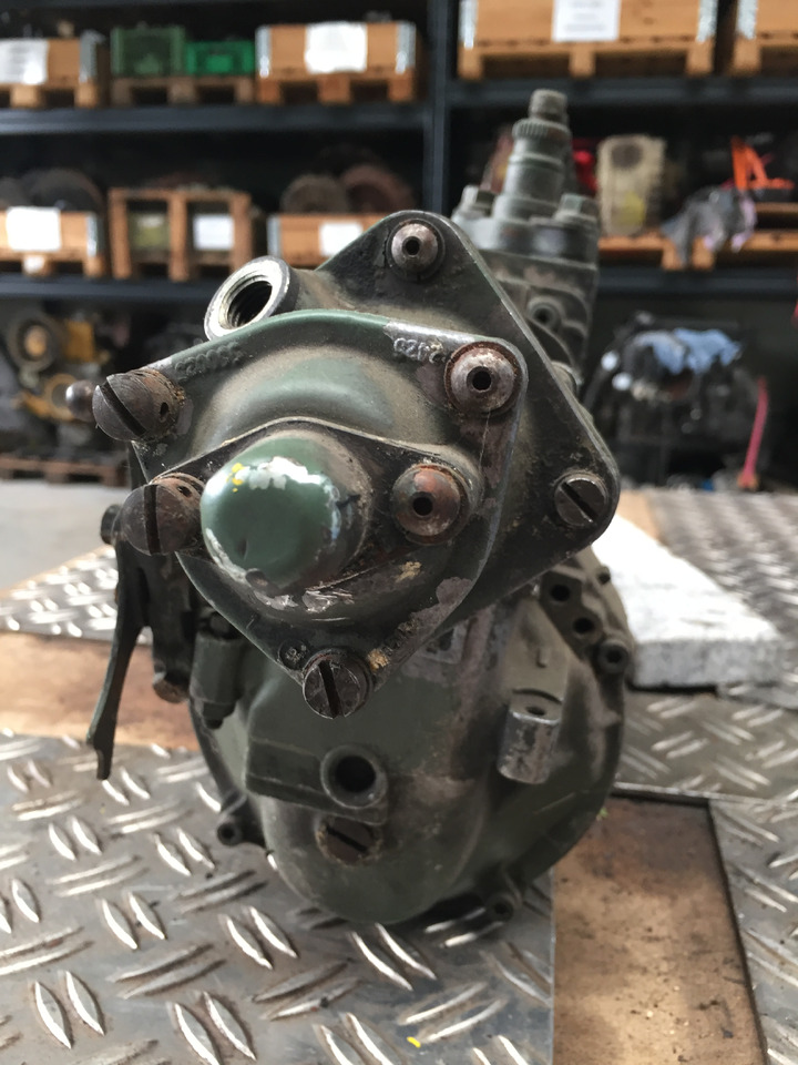 Gebrauchte Einspritzpumpe MB OM 441, Bosch - Nr. : 0402 646 917 - Fuel pump for Truck: picture 3 Gebrauchte Einspritzpumpe MB OM 441, Bosch - Nr. : 0402 646 917 - Fuel pump for Truck: picture 3