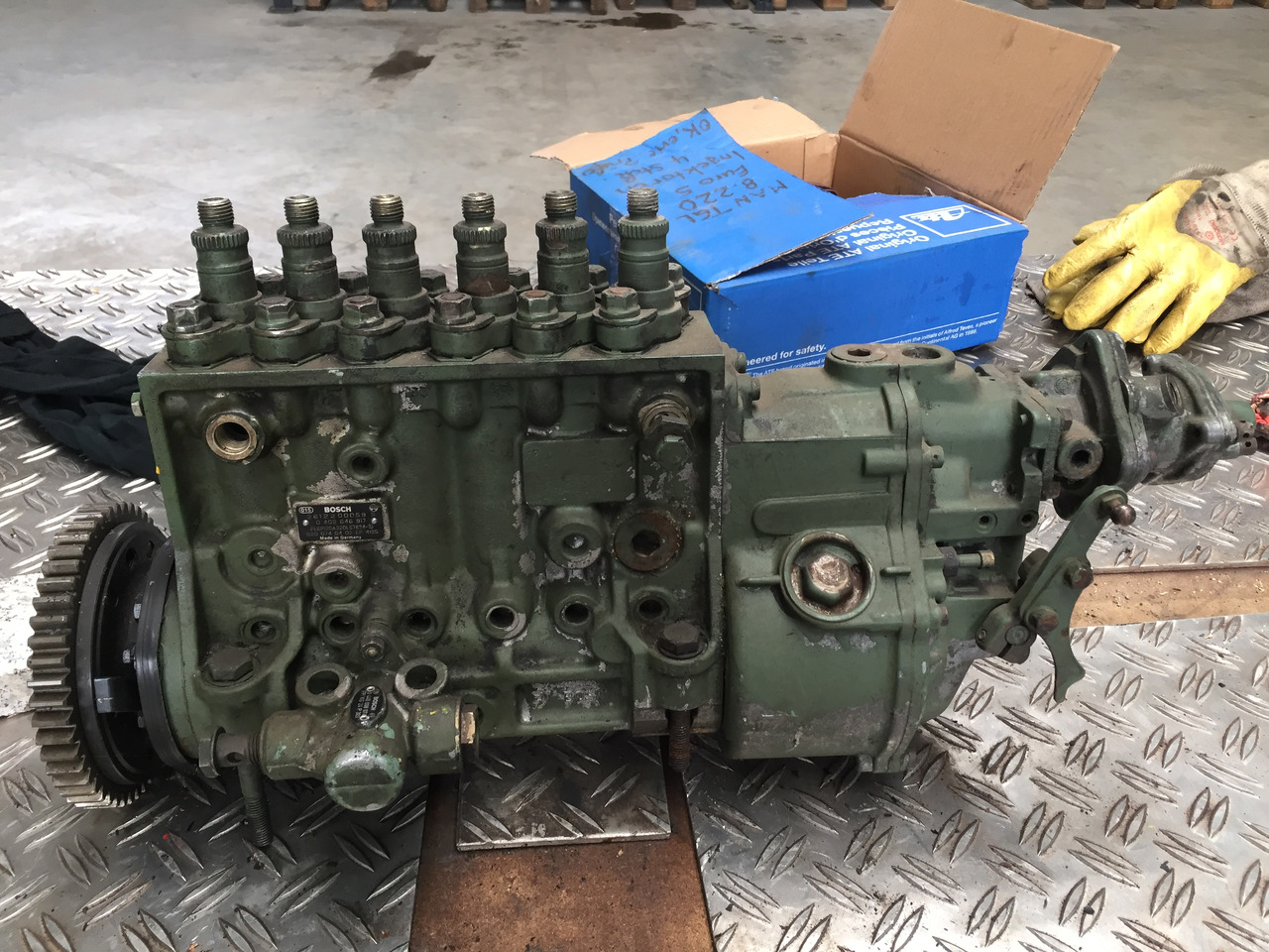 Gebrauchte Einspritzpumpe MB OM 441, Bosch - Nr. : 0402 646 917 - Fuel pump for Truck: picture 1 Gebrauchte Einspritzpumpe MB OM 441, Bosch - Nr. : 0402 646 917 - Fuel pump for Truck: picture 1