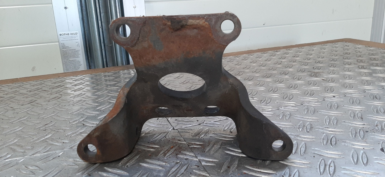 Gebrauchte Motorhalterung, DB 1735 SK, Typ OM 442 LA, Artikel - Nr. : 81.99999 - 9999 - Engine mount for Truck: picture 1 Gebrauchte Motorhalterung, DB 1735 SK, Typ OM 442 LA, Artikel - Nr. : 81.99999 - 9999 - Engine mount for Truck: picture 1