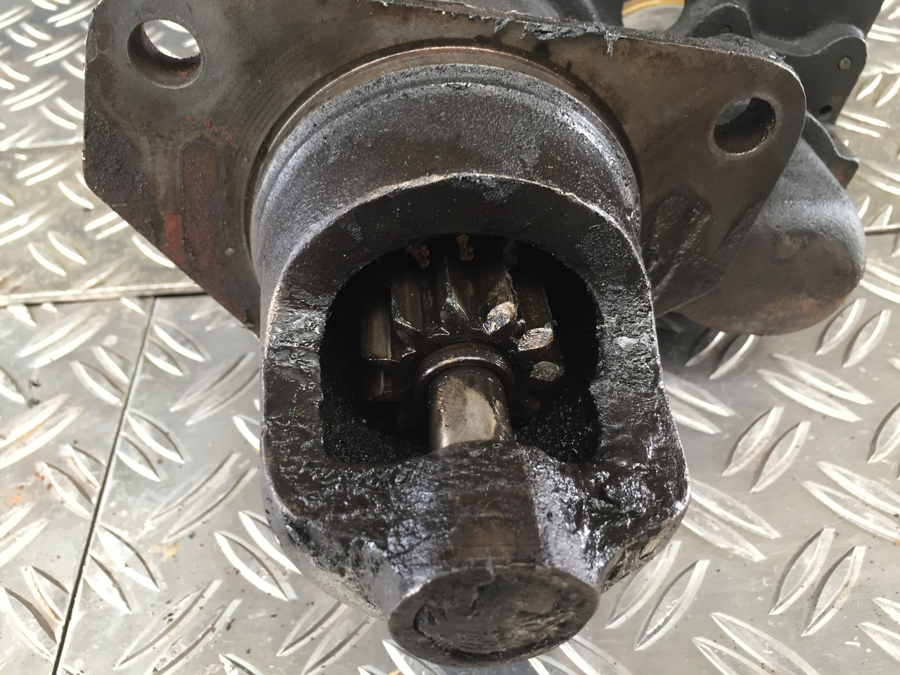 Gebrauchter Anlasser DB Actros 1840, Motor Typ : OM 501 LA, Artikel - Nr. : A 004 151 94 01 - Starter for Truck: picture 1 Gebrauchter Anlasser DB Actros 1840, Motor Typ : OM 501 LA, Artikel - Nr. : A 004 151 94 01 - Starter for Truck: picture 1