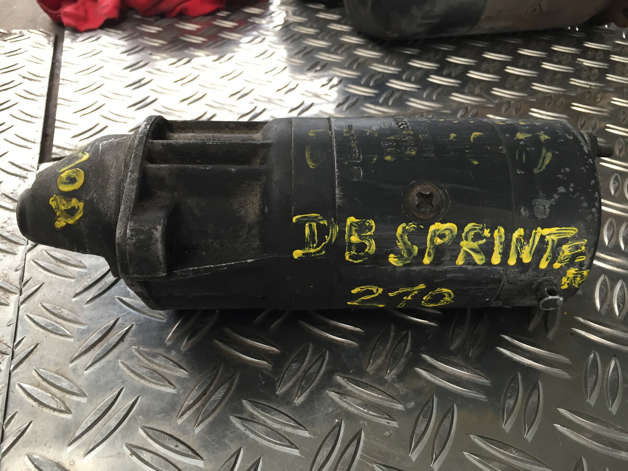 Gebrauchter Anlasser MB Sprinter 210, Motor Typ : OM 601, Artikel - Nr. : A 9999 9999 99 - Starter for Truck: picture 1 Gebrauchter Anlasser MB Sprinter 210, Motor Typ : OM 601, Artikel - Nr. : A 9999 9999 99 - Starter for Truck: picture 1