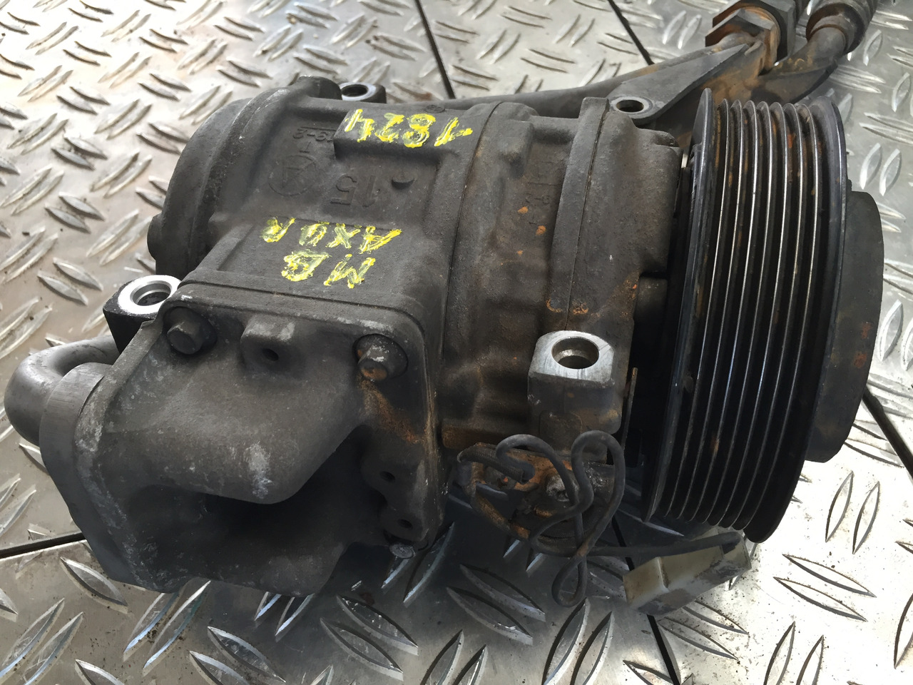 Gebrauchter Klimakompressor MB Axor 1824, Motor Typ : OM 906 LA, Artikel - Nr. : A 906 230 01 11 - A/C compressor for Truck: picture 1 Gebrauchter Klimakompressor MB Axor 1824, Motor Typ : OM 906 LA, Artikel - Nr. : A 906 230 01 11 - A/C compressor for Truck: picture 1