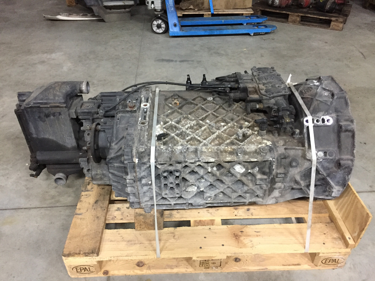 Gebrauchtes Getriebe MAN TGA 26.480, Typ : 16S 2321, Artikel - Nr. : 81.32034 - 6743 - Gearbox for Truck: picture 5 Gebrauchtes Getriebe MAN TGA 26.480, Typ : 16S 2321, Artikel - Nr. : 81.32034 - 6743 - Gearbox for Truck: picture 5