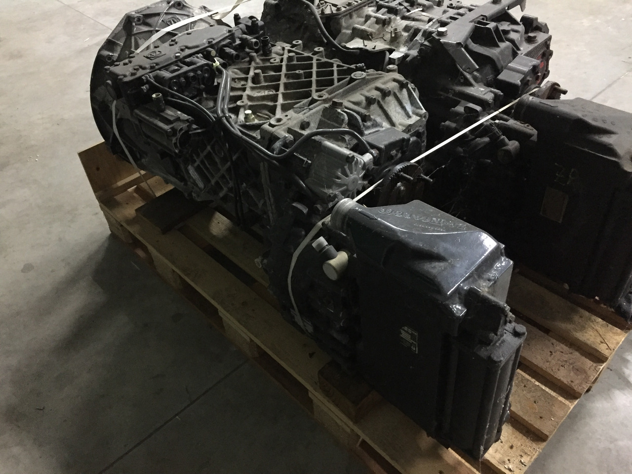 Gebrauchtes Getriebe MAN TGA, Typ : 16S 151, Artikel - Nr. : 81.32003 - 6608 - Gearbox for Truck: picture 4 Gebrauchtes Getriebe MAN TGA, Typ : 16S 151, Artikel - Nr. : 81.32003 - 6608 - Gearbox for Truck: picture 4