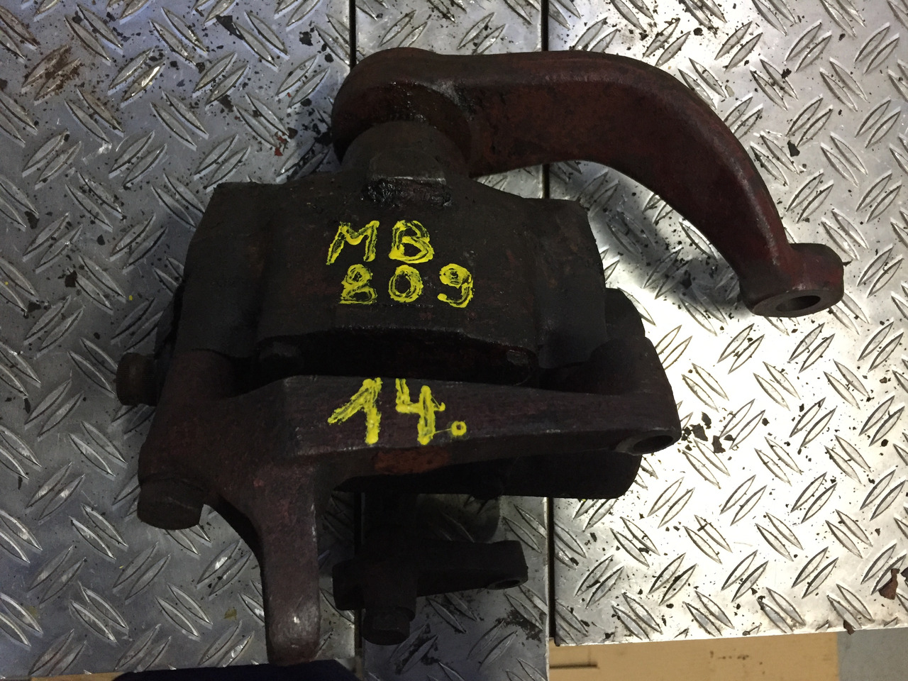 Gebrauchtes Lenkgetriebe MB 809 D, Typ LS 3 D, Artikel - Nr.: A 670 460 00 01 - Steering gear for Truck: picture 1 Gebrauchtes Lenkgetriebe MB 809 D, Typ LS 3 D, Artikel - Nr.: A 670 460 00 01 - Steering gear for Truck: picture 1