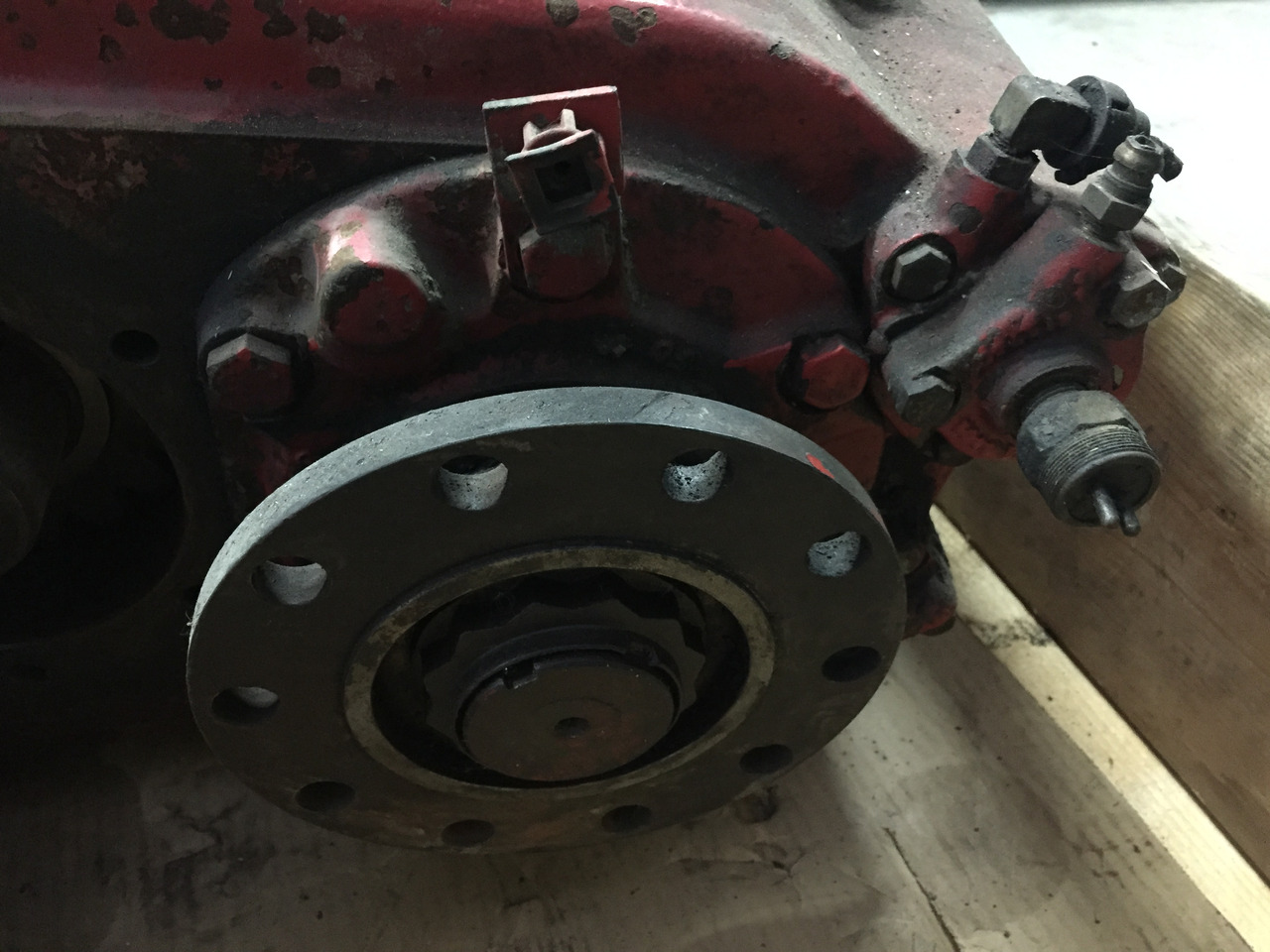 Gebrauchtes MAN 801 Verteilergetriebe, Artikel - Nr. : 81.9999 - 9999 - Gearbox for Truck: picture 3 Gebrauchtes MAN 801 Verteilergetriebe, Artikel - Nr. : 81.9999 - 9999 - Gearbox for Truck: picture 3