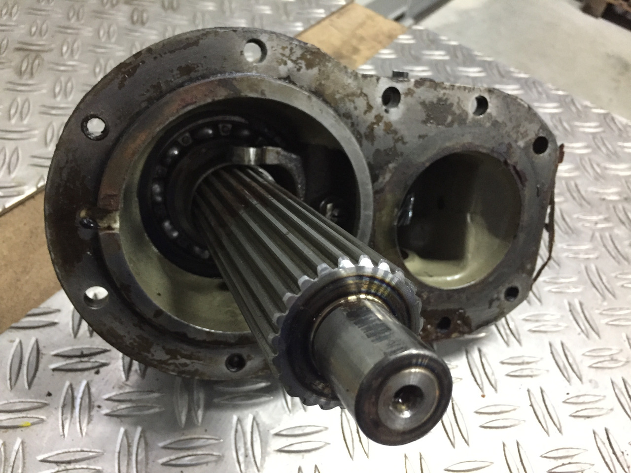 Gebrauchtes MAN Verteilergetriebe / Einzelteile Typ : G 450, Artikel - Nr. : 81.37001 - 7279 - Gearbox for Truck: picture 5 Gebrauchtes MAN Verteilergetriebe / Einzelteile Typ : G 450, Artikel - Nr. : 81.37001 - 7279 - Gearbox for Truck: picture 5