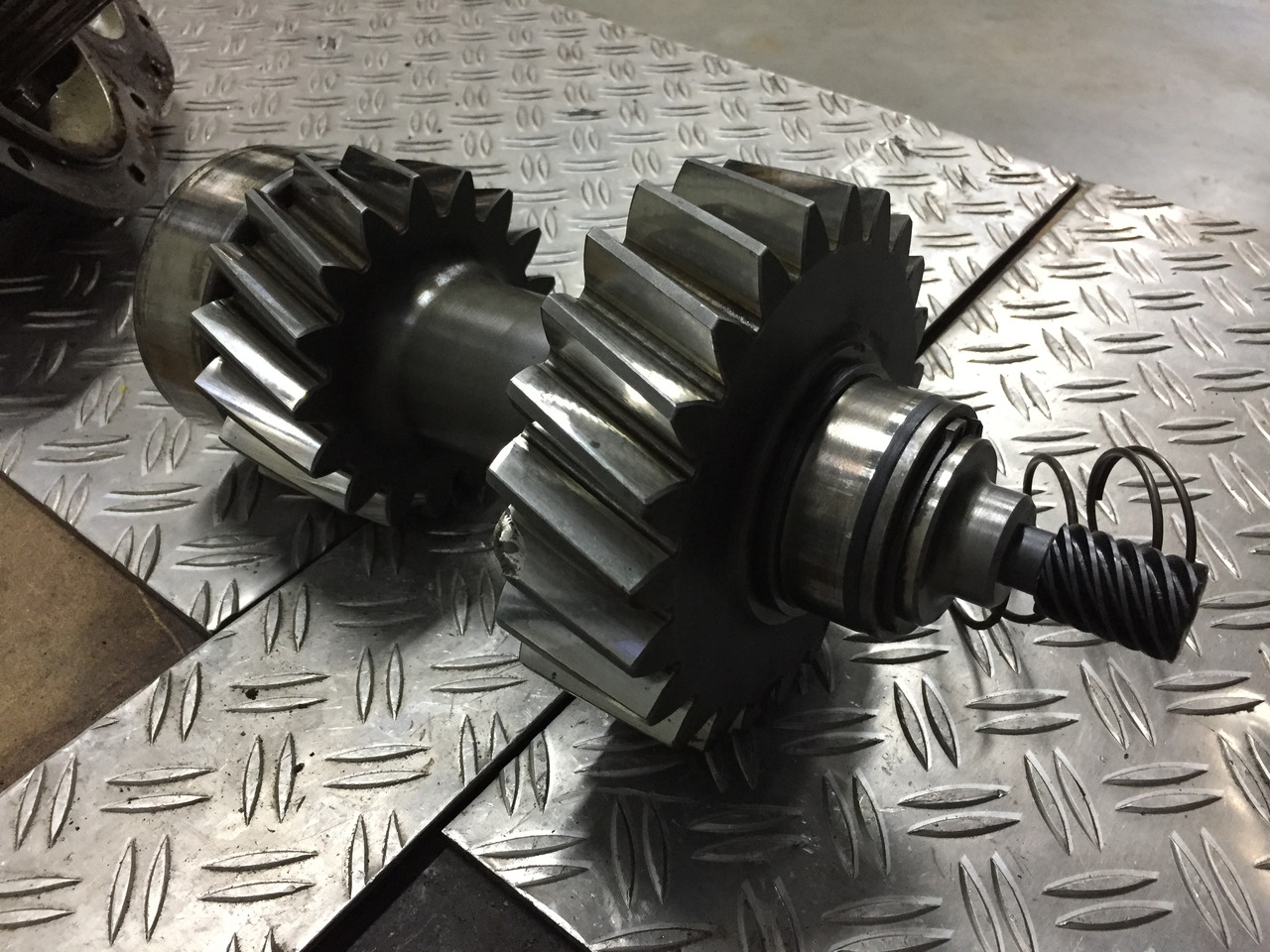 Gebrauchtes MAN Verteilergetriebe / Einzelteile Typ : G 450, Artikel - Nr. : 81.37001 - 7279 - Gearbox for Truck: picture 4 Gebrauchtes MAN Verteilergetriebe / Einzelteile Typ : G 450, Artikel - Nr. : 81.37001 - 7279 - Gearbox for Truck: picture 4